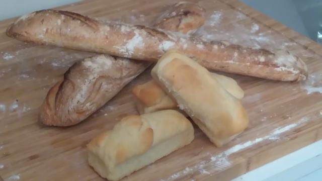5b084556d83b2_BaguetteetPainaulait.thumb.JPG.ce8ec4a30f3691bc52e4db93b70ff355.JPG