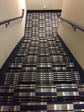 escalier.thumb.jpg.6c039ec3654f5ab32030bcc5704b35c1.jpg