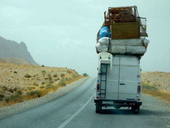 Overloaded-van-traveling-in-the-desert-Morocco-560x420.jpg.aad1024f929f9a3dc28375888bf42e91.jpg