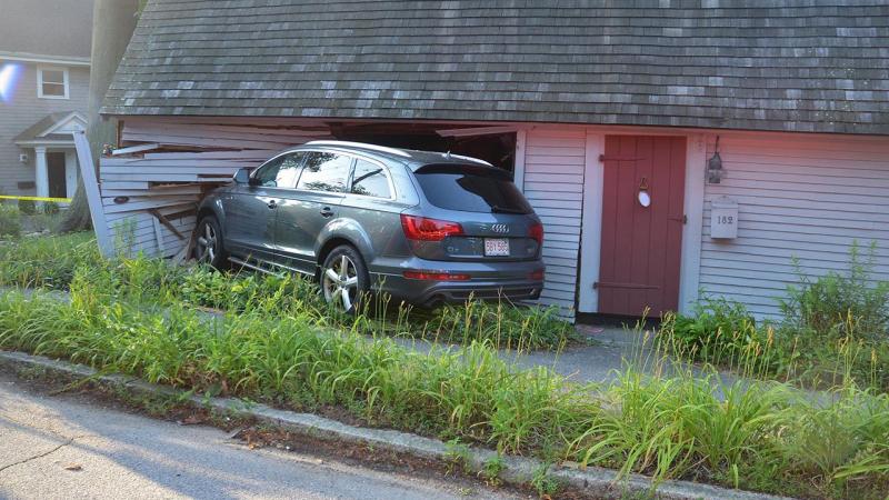 Hingham-police-Lincoln-house.thumb.jpg.5b6a7c54bdca4ae632fbbc73cae26345.jpg